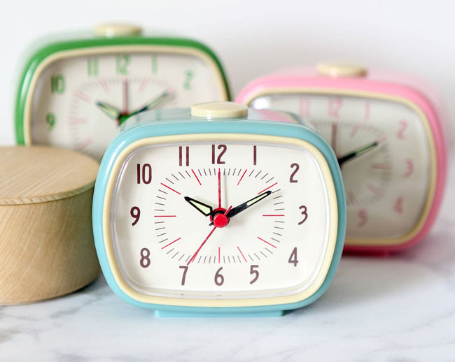 10 super cute retro alarm clocks