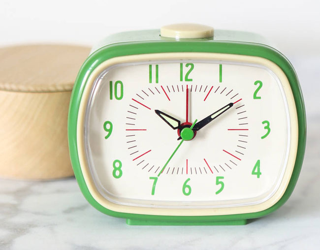 1. Retro bakelite style alarm clock by Berylune