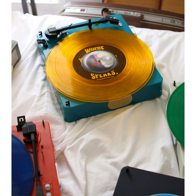 Gadhouse Brad retro record player with Bluetooth
