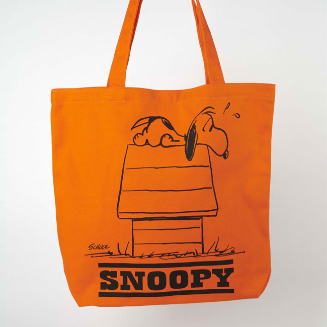 Vintage-style Peanuts tote bags at Magpie