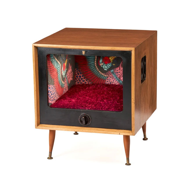 Vintage TV pet beds by Electric Dreams UK