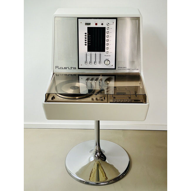 Chrome retro radio with bluetooth speaker by Vintage Cuisine