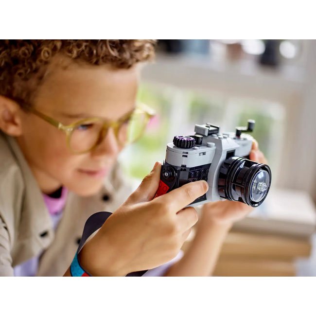 Build a retro camera in Lego
